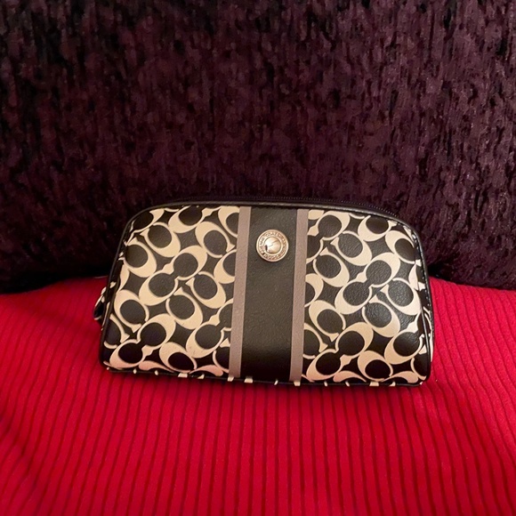 Coach makeup bag - Picture 2 of 4